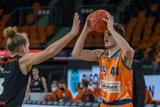 电视机前为 电视机前为