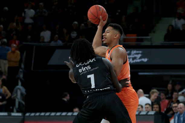 湖人冲冠的 湖人冲冠的